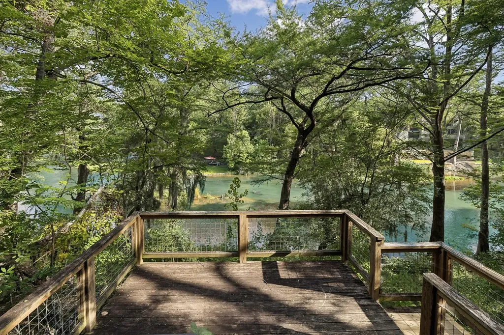 1121 Bradstreet Canyon Lake TX 78133