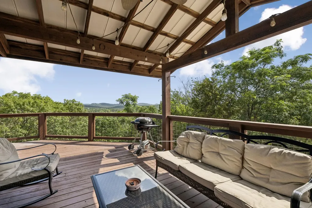 1121 Bradstreet Canyon Lake TX 78133