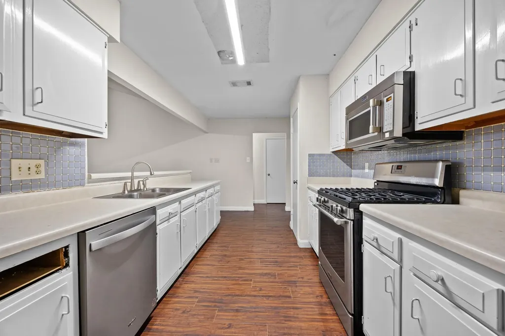 11304 Slippery Elm Trail Austin TX 78750