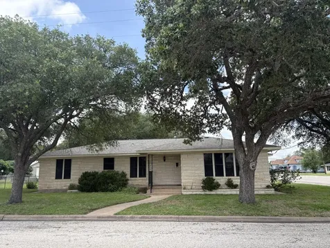 393 N Manse Avenue Giddings TX 78942