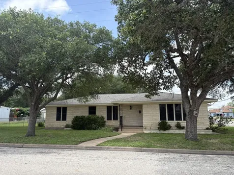 393 N Manse Avenue Giddings TX 78942