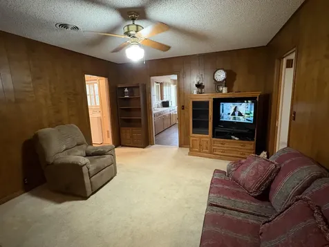 393 N Manse Avenue Giddings TX 78942