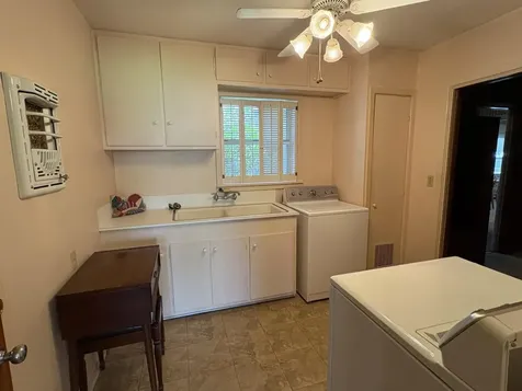 393 N Manse Avenue Giddings TX 78942