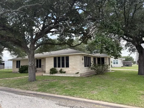 393 N Manse Avenue Giddings TX 78942