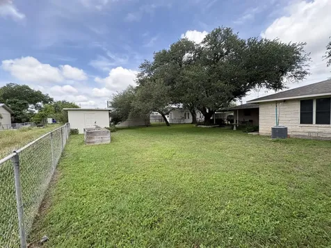 393 N Manse Avenue Giddings TX 78942