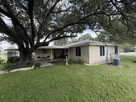 393 N Manse Avenue Giddings TX 78942