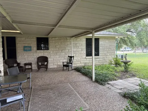 393 N Manse Avenue Giddings TX 78942