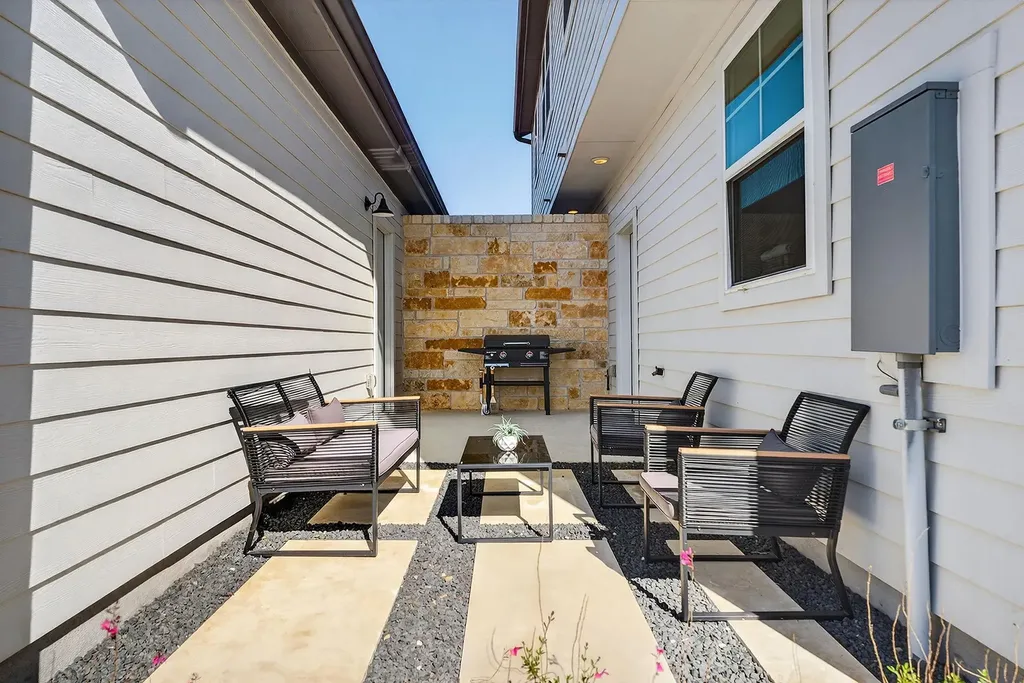 5904 Rotunda View Austin TX 78747