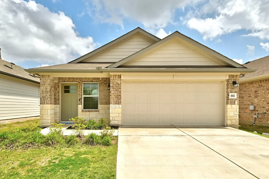 643 Evergreen Sumac Loop Kyle TX 78640