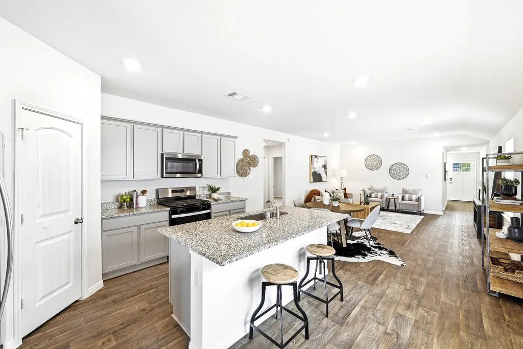 643 Evergreen Sumac Loop Kyle TX 78640