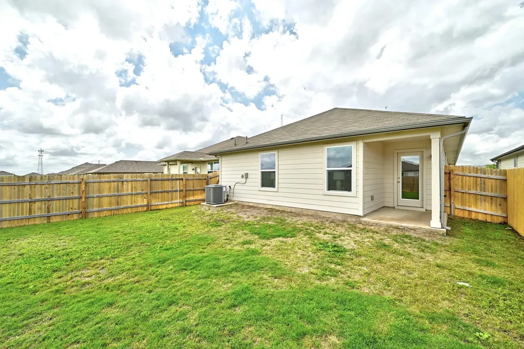 643 Evergreen Sumac Loop Kyle TX 78640
