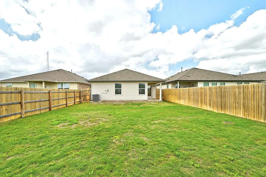 643 Evergreen Sumac Loop Kyle TX 78640