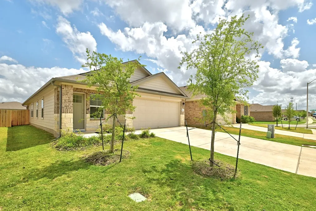 643 Evergreen Sumac Loop Kyle TX 78640