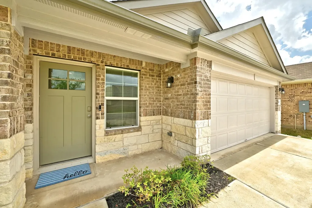 643 Evergreen Sumac Loop Kyle TX 78640