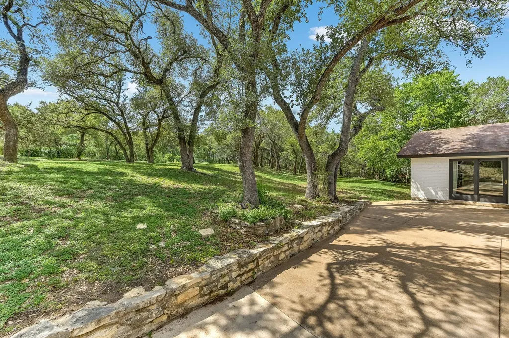9004 La Fauna Path Austin TX 78737
