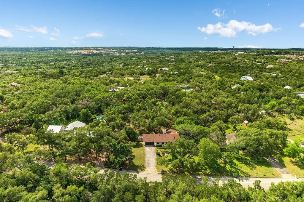 9004 La Fauna Path Austin TX 78737