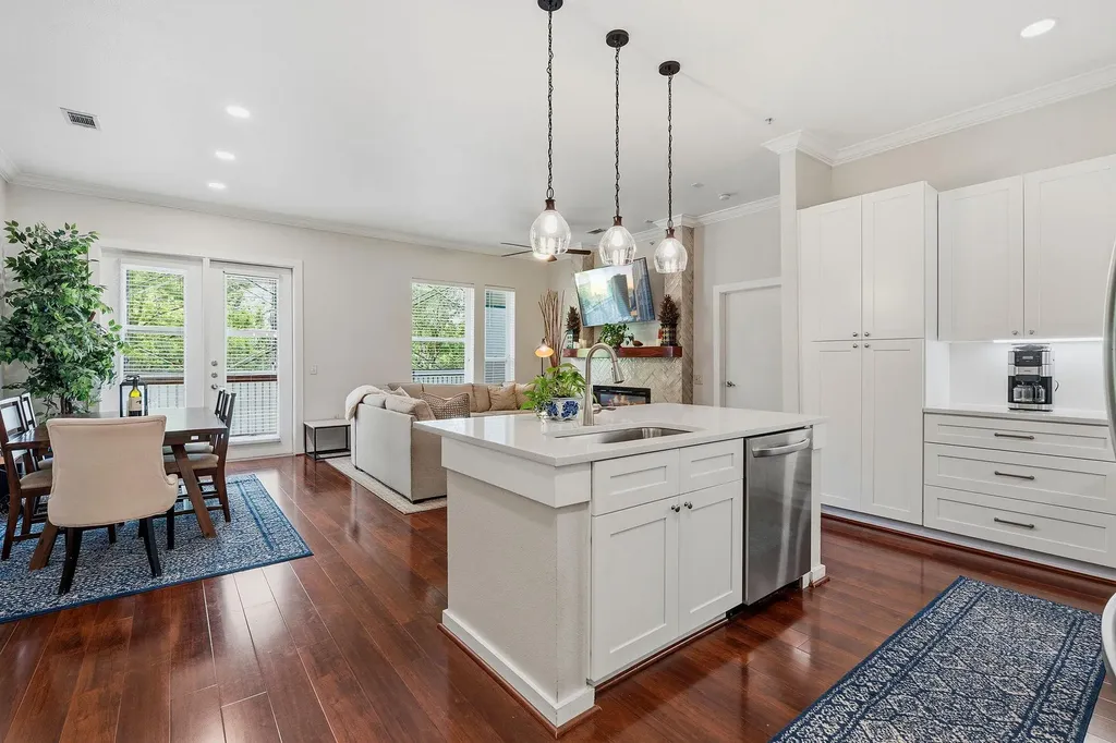 1900 Barton Springs Road Austin TX 78704