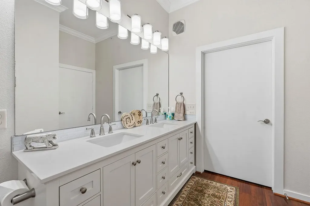 1900 Barton Springs Road Austin TX 78704