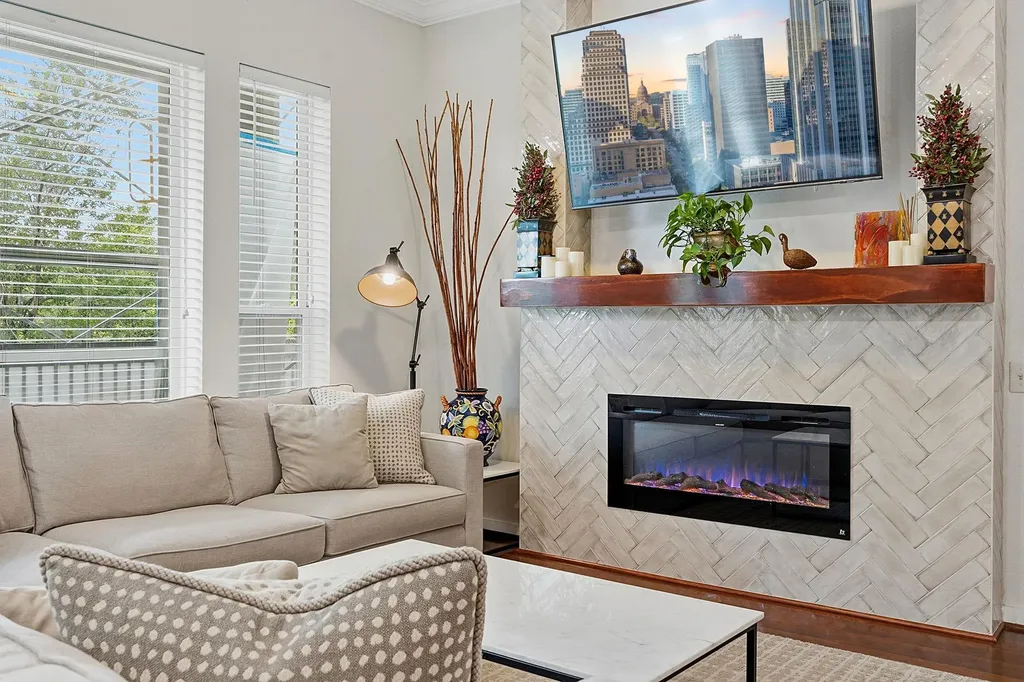 1900 Barton Springs Road Austin TX 78704