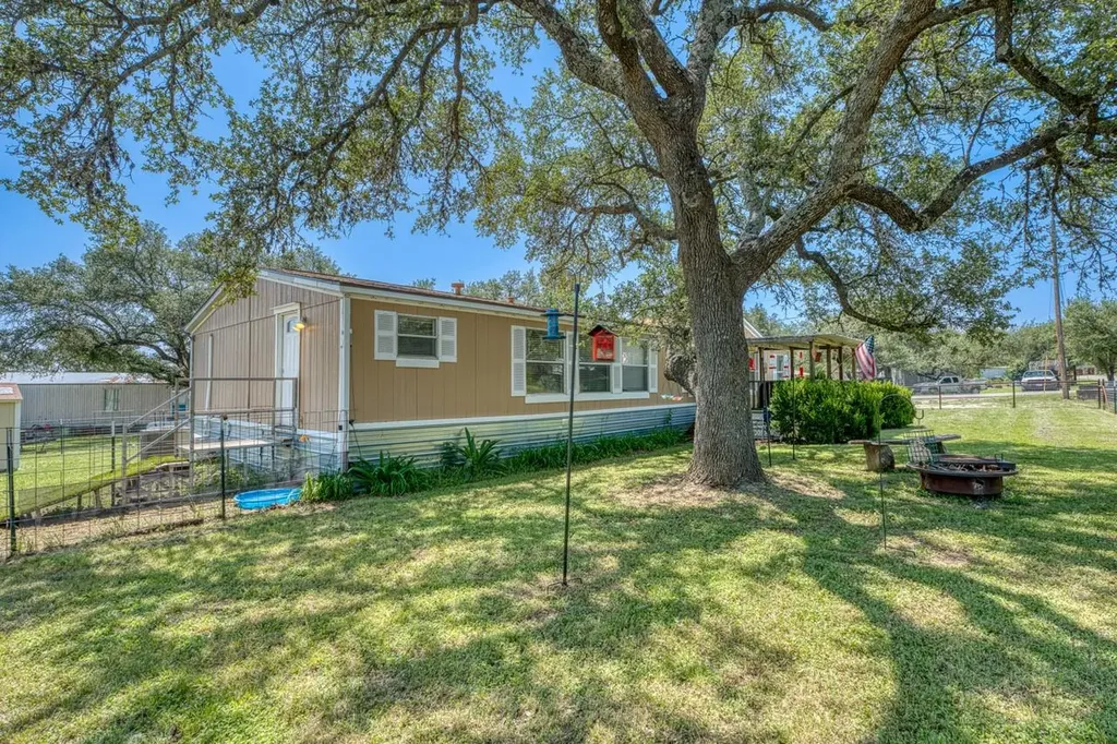 122 Heritage Drive Johnson City TX 78636