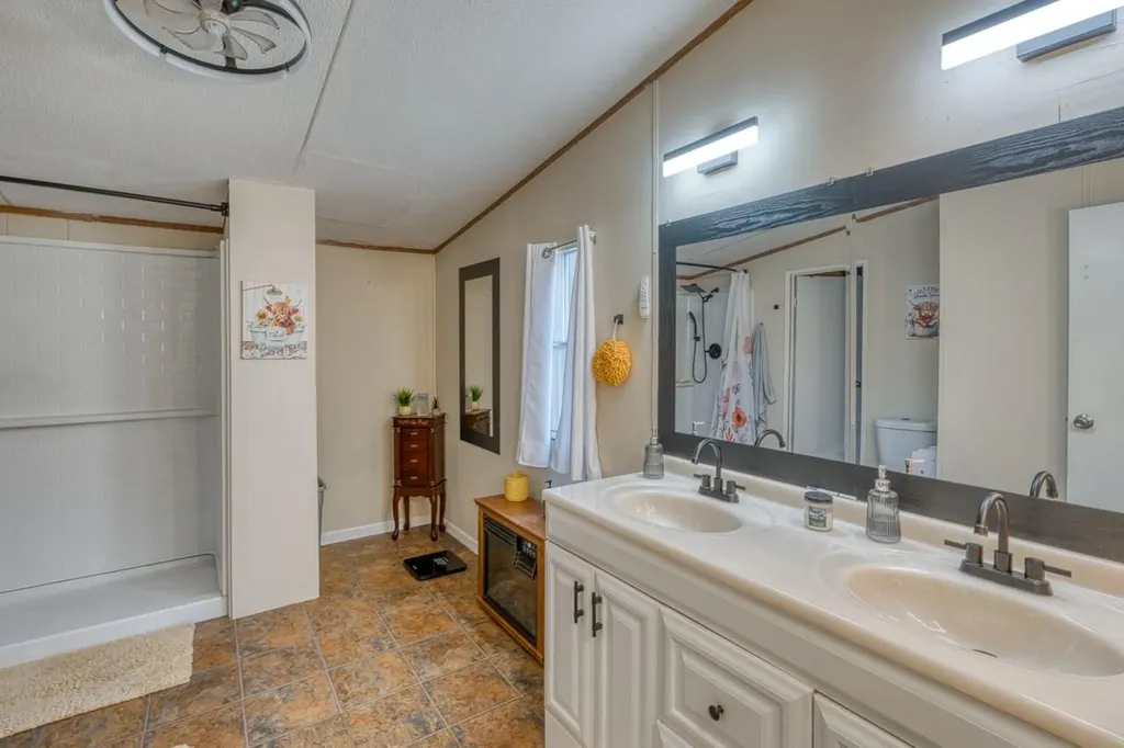 122 Heritage Drive Johnson City TX 78636