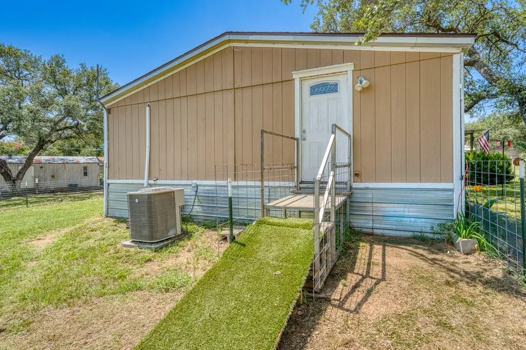 122 Heritage Drive Johnson City TX 78636
