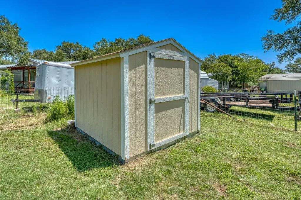 122 Heritage Drive Johnson City TX 78636