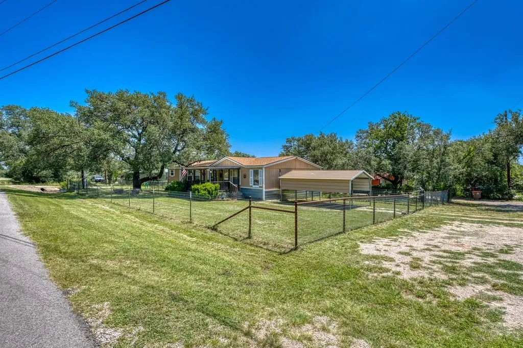 122 Heritage Drive Johnson City TX 78636