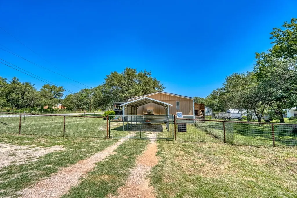 122 Heritage Drive Johnson City TX 78636