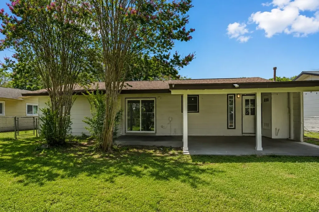 5005 Creek Bend Drive Austin TX 78744