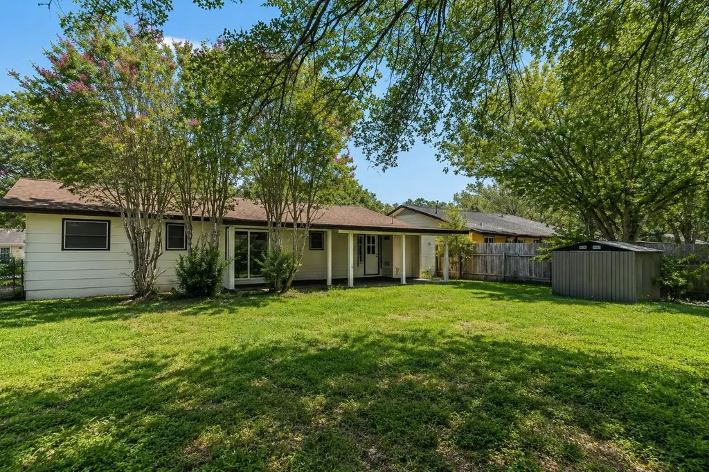 5005 Creek Bend Drive Austin TX 78744