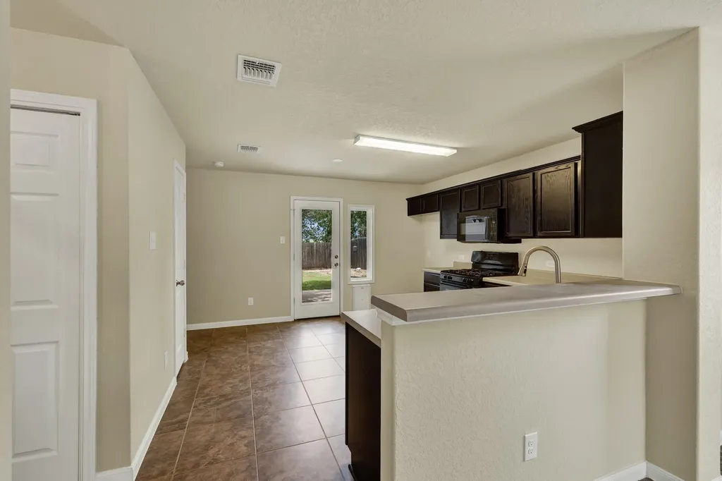 401 Summerside Avenue Lockhart TX 78644