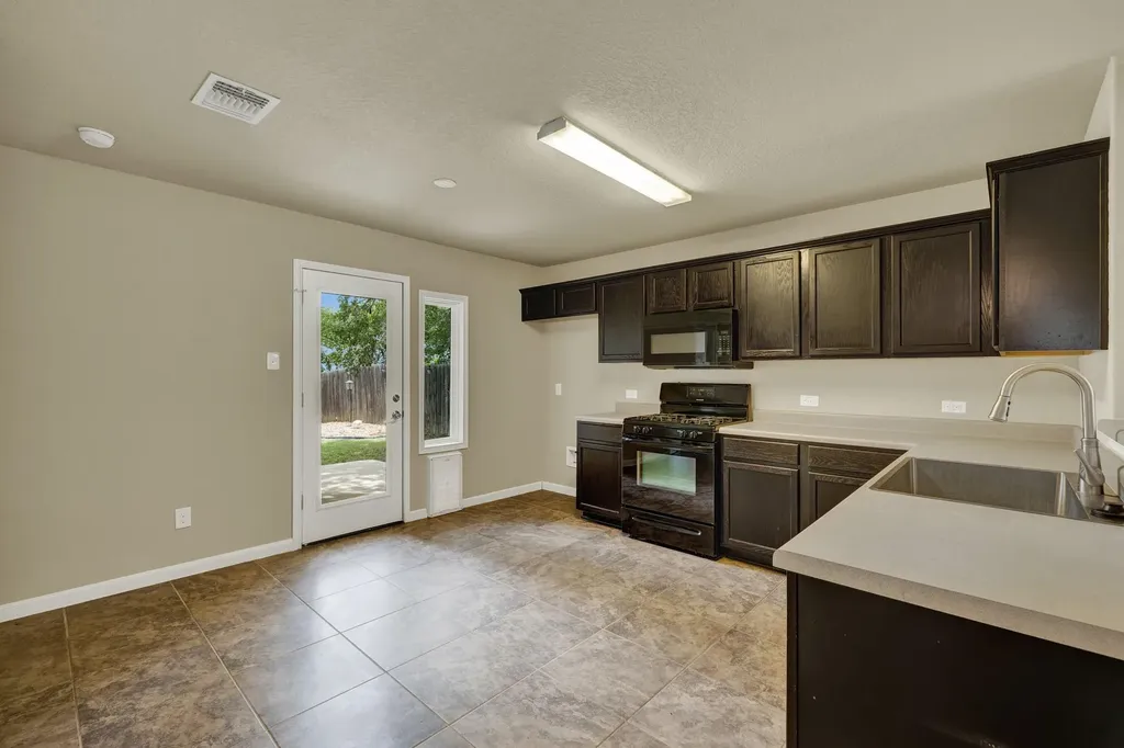 401 Summerside Avenue Lockhart TX 78644