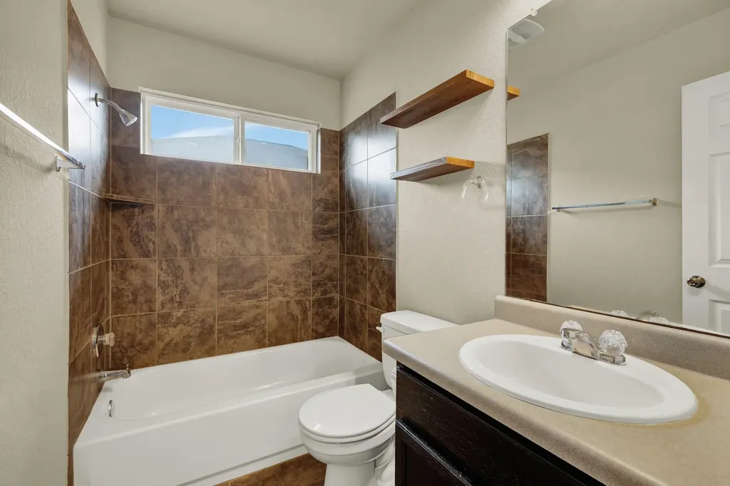 401 Summerside Avenue Lockhart TX 78644