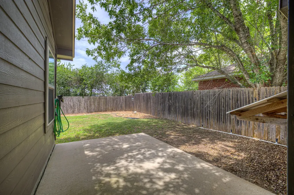 401 Summerside Avenue Lockhart TX 78644