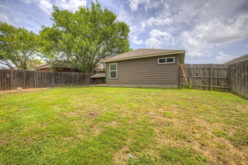 401 Summerside Avenue Lockhart TX 78644