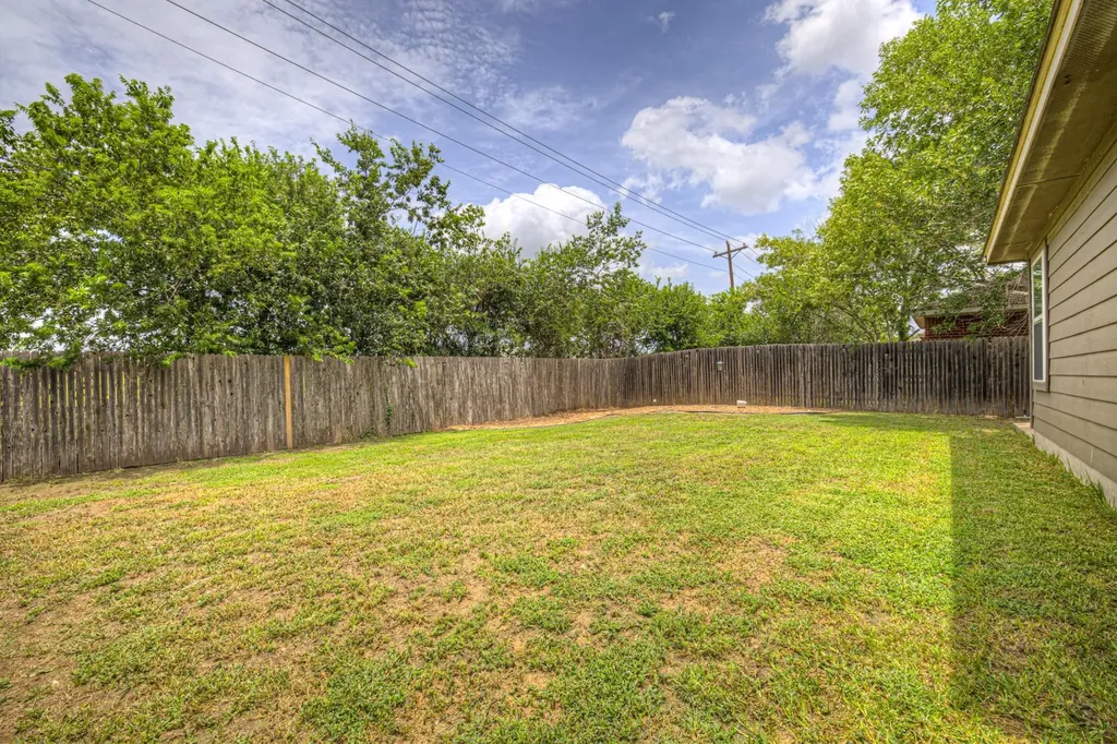 401 Summerside Avenue Lockhart TX 78644