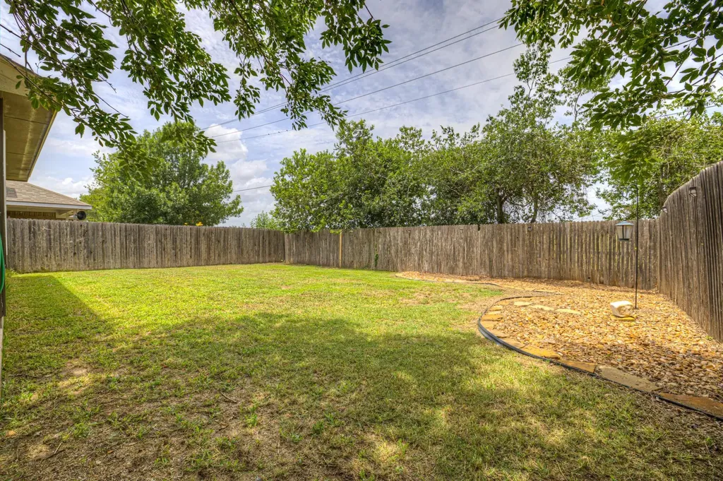 401 Summerside Avenue Lockhart TX 78644