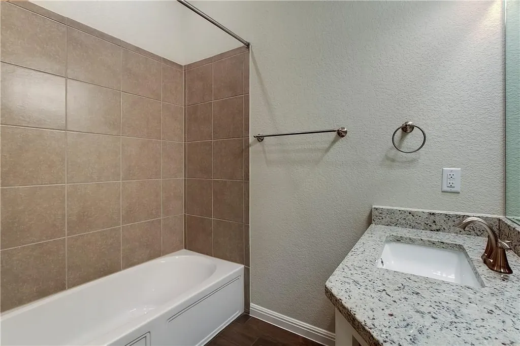 115 Cartwheel Bend Austin TX 78738