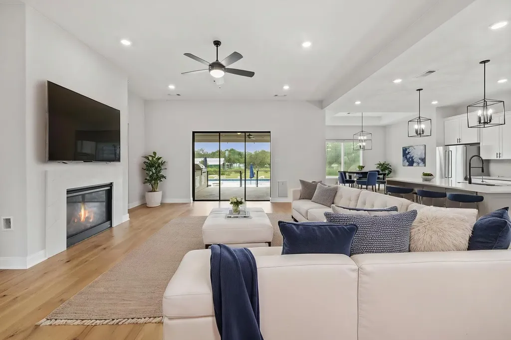 225 Spicewood Trails Drive Spicewood TX 78669