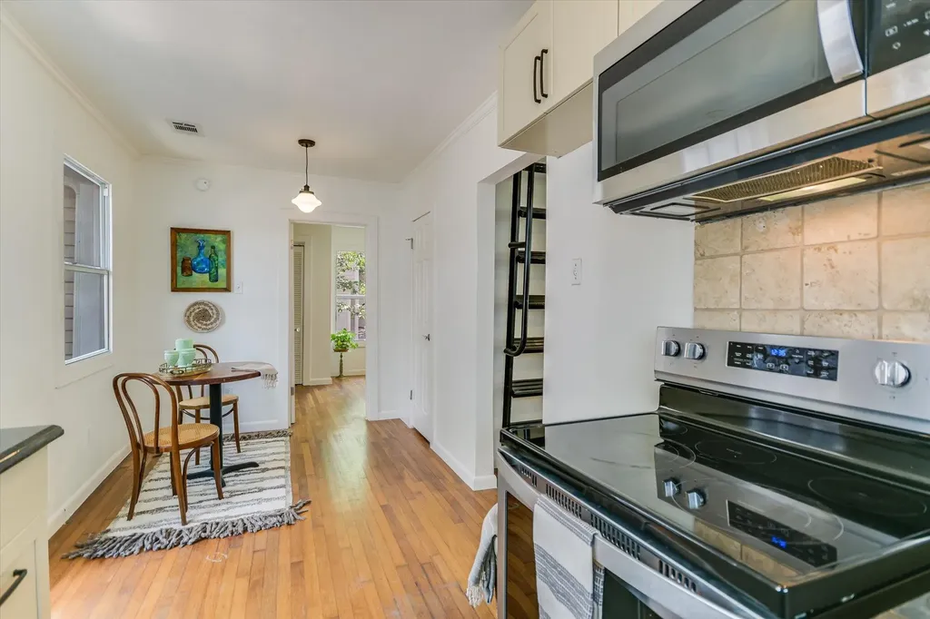 1110 W 22nd Street Austin TX 78705