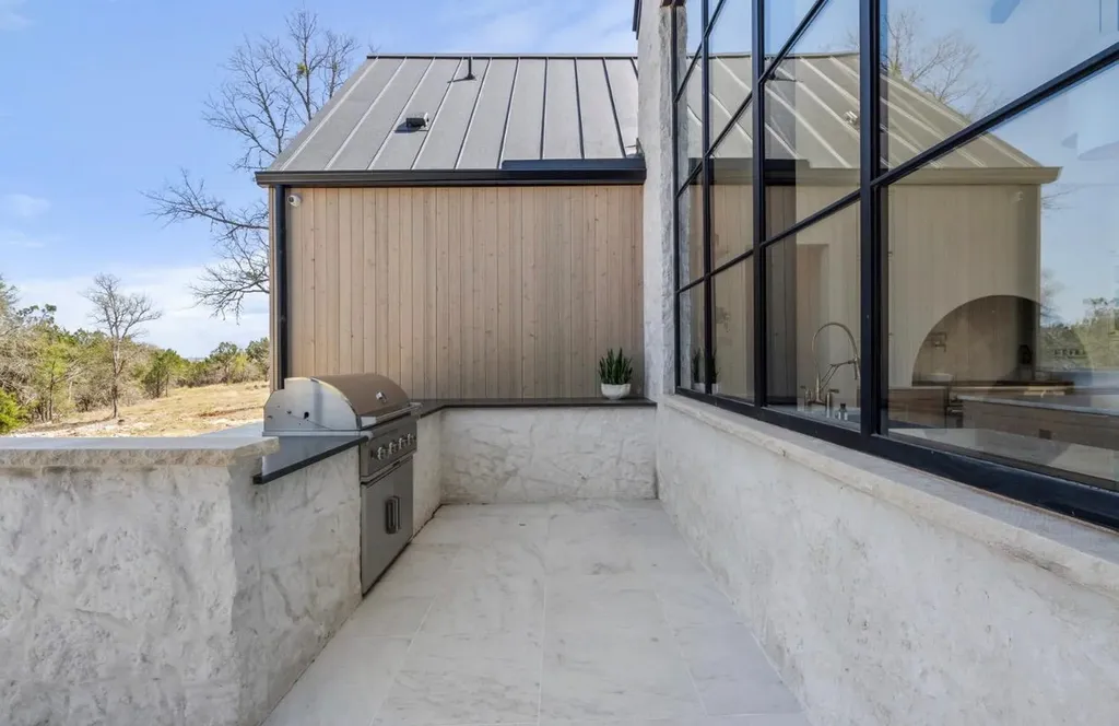 123 Landings Way Spicewood TX 78669