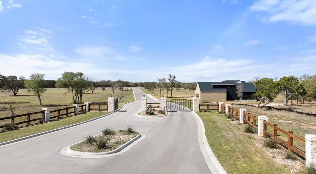 123 Landings Way Spicewood TX 78669