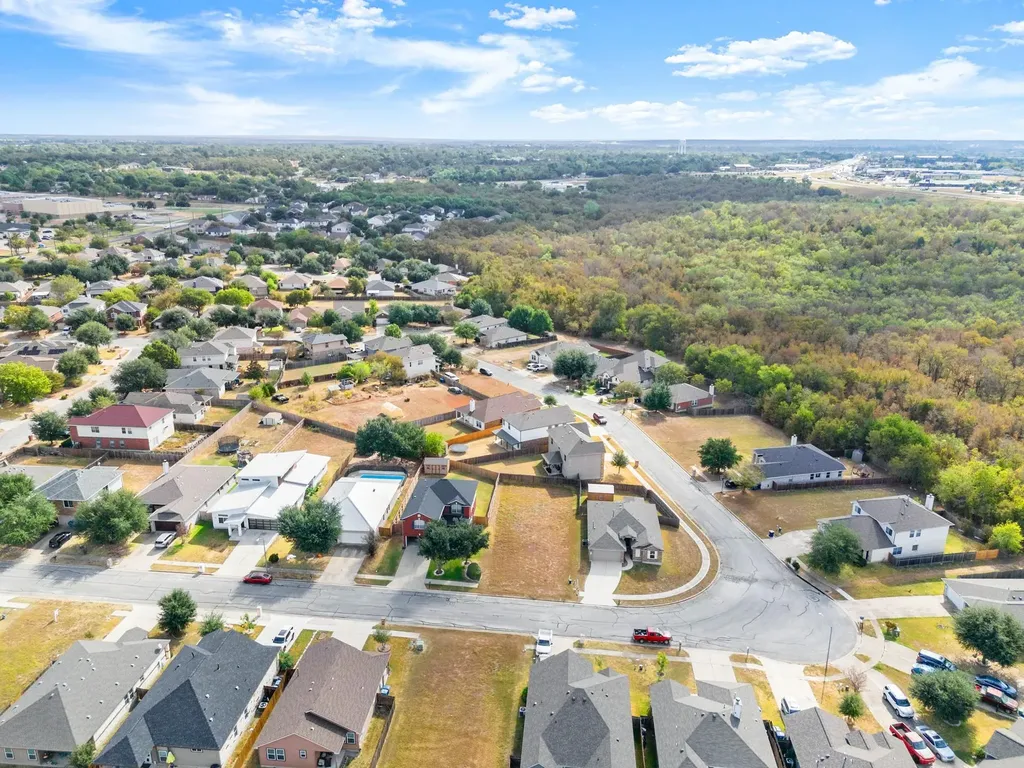 406 Gettysburg Loop Elgin TX 78621