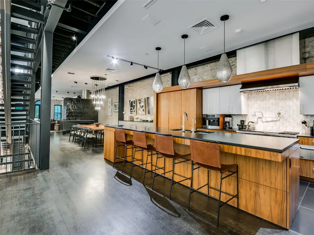 811 Congress Avenue Austin TX 78701
