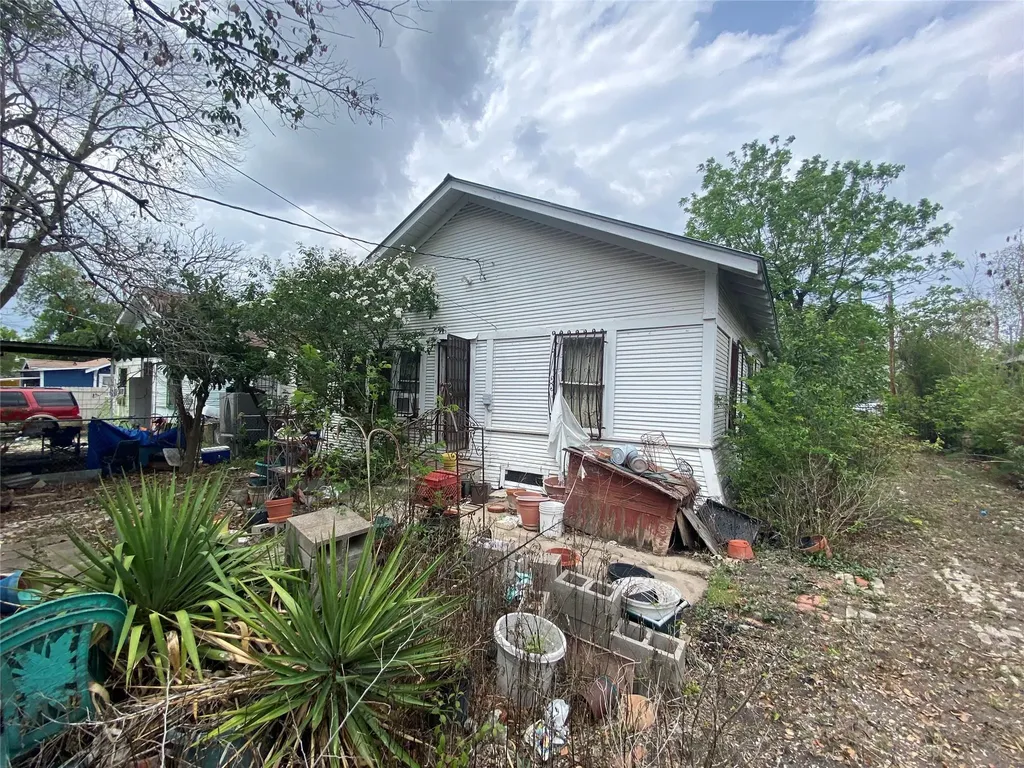 2818 Saunders Avenue San Antonio TX 78207