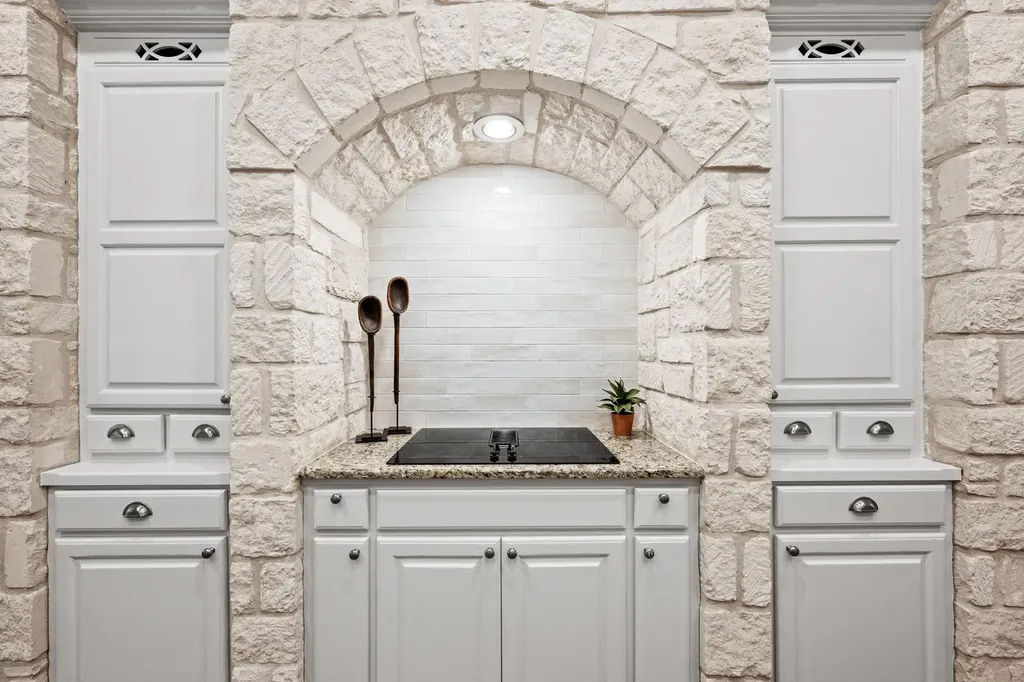 806 Overlook Bend Leander TX 78641