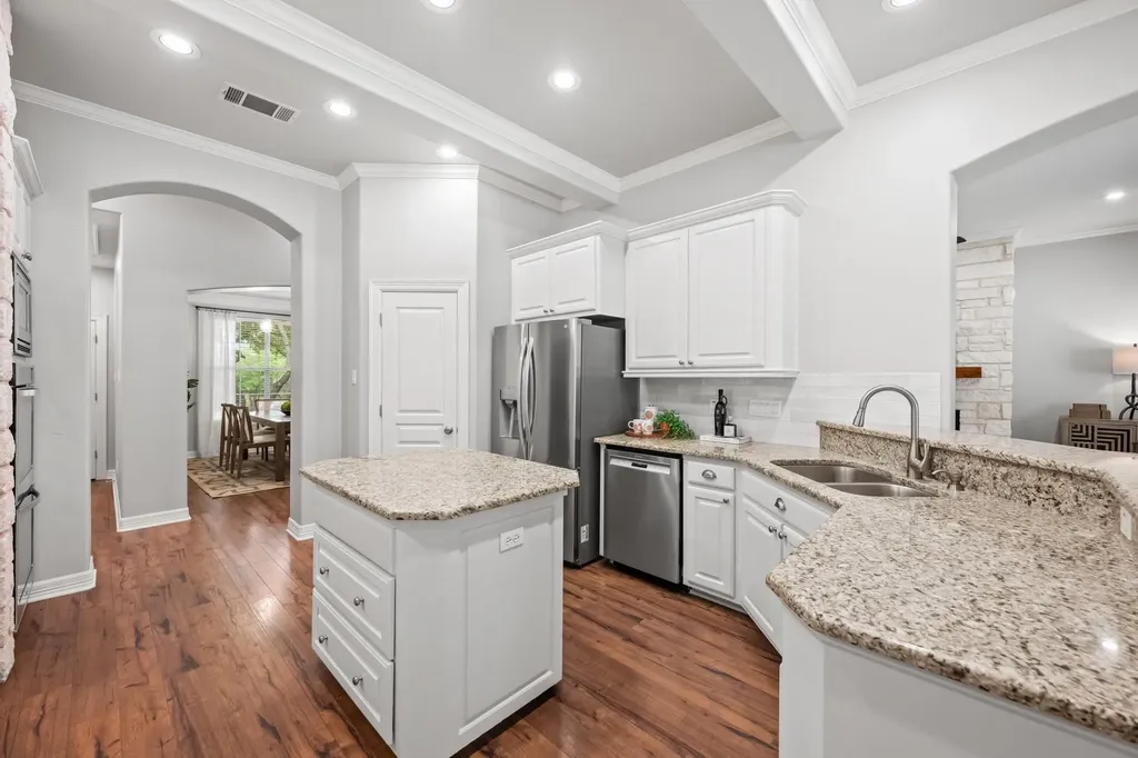 806 Overlook Bend Leander TX 78641