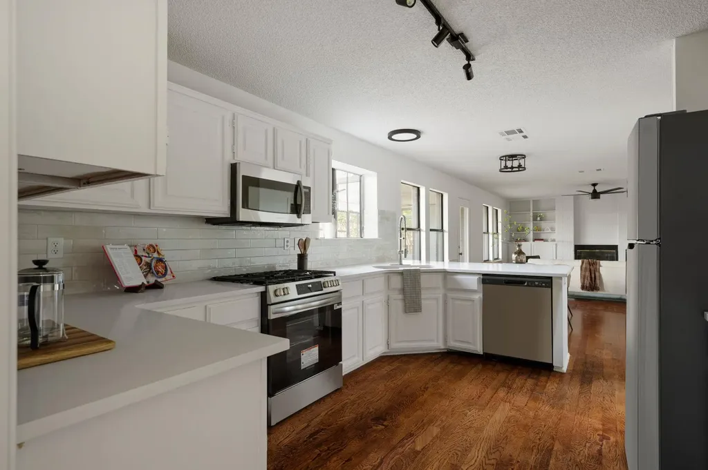 1106 Split Oak Cove Pflugerville TX 78660
