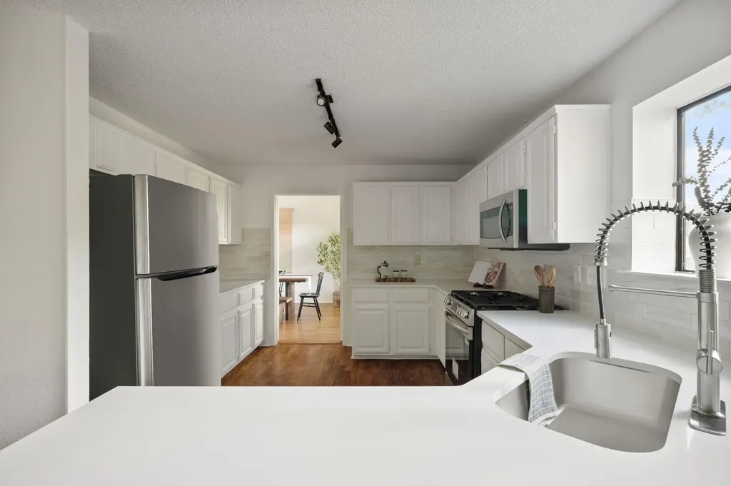 1106 Split Oak Cove Pflugerville TX 78660
